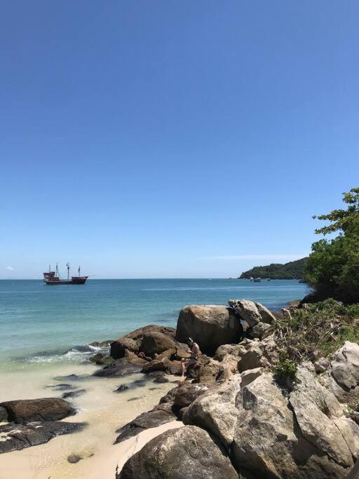 Apto Em Condominio No Centro De Bombinhas, Proximo Da Praia Екстер'єр фото