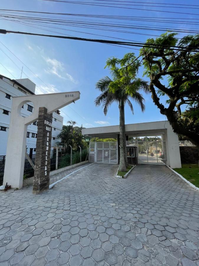 Apto Em Condominio No Centro De Bombinhas, Proximo Da Praia Екстер'єр фото